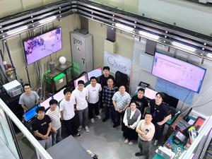 The accompanying picture features doctoral student Qiankun Sun, as a member of Professor Hongwei Wang's research group from Shanghai Synchrotron Radiation Facility, Shanghai Advanced Research Institute, Chinese Academy of Sciences.