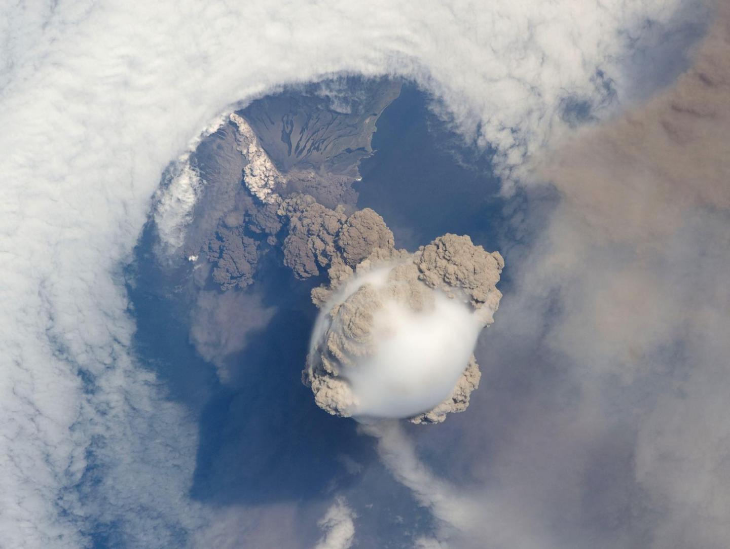 Eruption of Sarychev