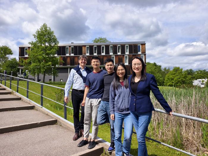 Stuttgart team (from left to right): Prof. Stephan Nussberger, Xiang Hao, Dr. Longjiang Ding, Dr. Sisi Fan, and Prof. Laura Na Liu.