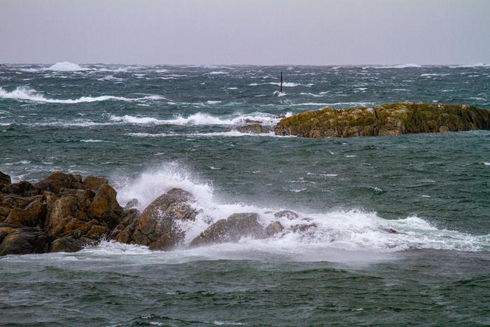 The Norwegian Sea off the Norwegian coast. Even a rise in the mean sea level of around 20 centimeters can cause storm surges and extreme water levels to reach critical heights significantly more frequently.