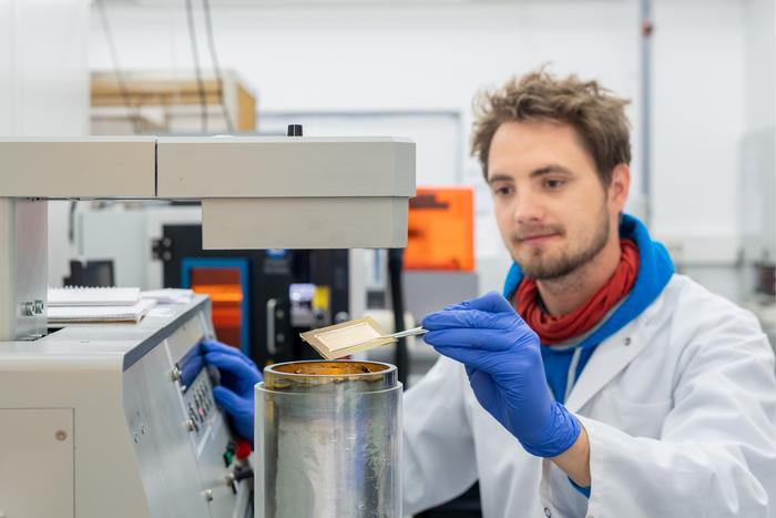 self-folding electrodes for small-nerve interfacing