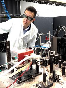 Mingyi Liu at the laser lab