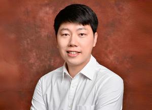 SMU Associate Professor He Shengfeng