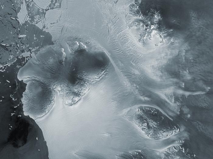 IcePiracy_SatelliteDotson_CopernicusESA_2025_Dotson Ice Shelf imaged by Sentinel-1
