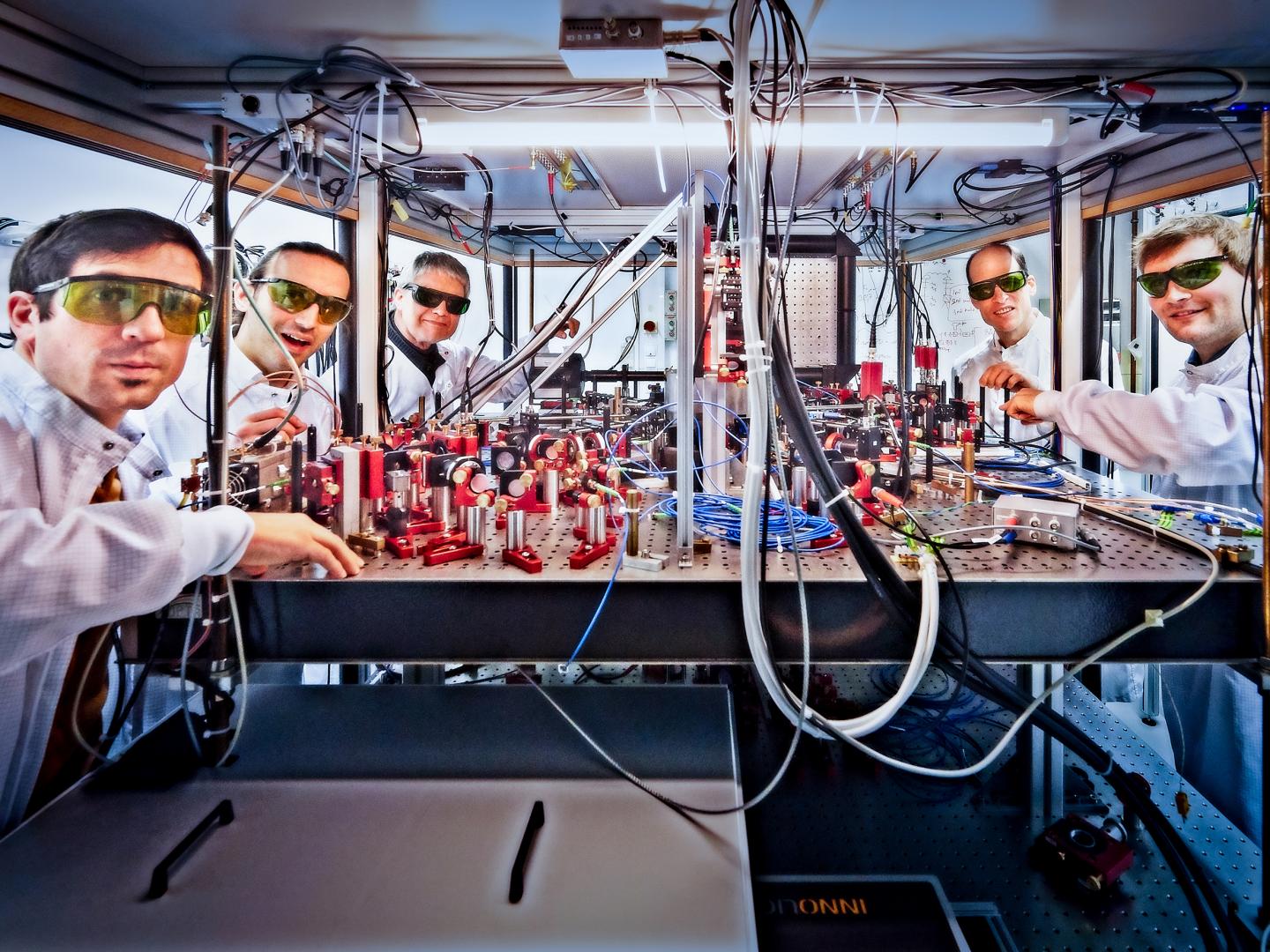 Dr. Andrea Alberti, Carsten Robens, Prof. Dr. Dieter Meschede, Dr. Wolfgang Alt and Stefan Brakhane