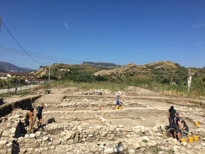 Genetic histories of individuals from multi-faith medieval Sicily