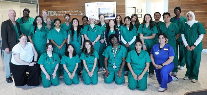 Students in UTA's SCIE 4304 class with instructor Dr. Steven Gellman, standing at left; Chloe Bennett, experiential learning librarian, front left; and Erica Hinojosa, simulation technology manager, front right.