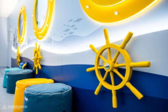 The special MRI equipment, as well as the submarine-themed waiting room and examination room, are housed in the Central Patient Care Building of Semmelweis University