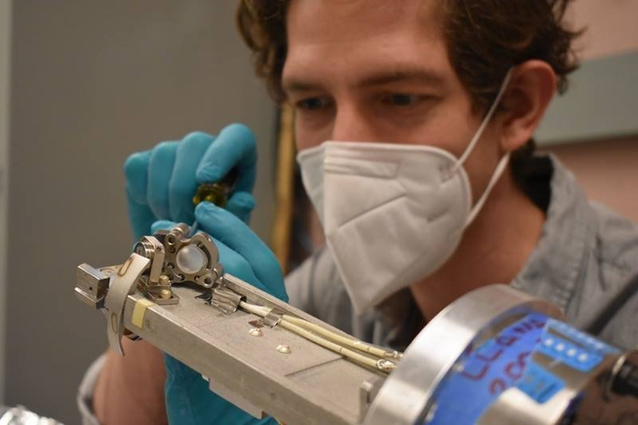 Researchers Stick Out Their Necks to Understand How Fusion Plasmas Fuel Up