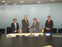 Sealing the DLR-NTU Joint Research Collaboration Deal