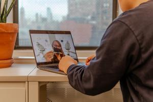 One-on-one session in Dental FearLess study