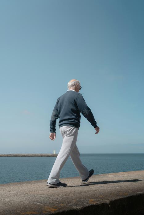 Walking cadence as a measure of activity intensity and impact on functional capacity for prefrail and frail older adults