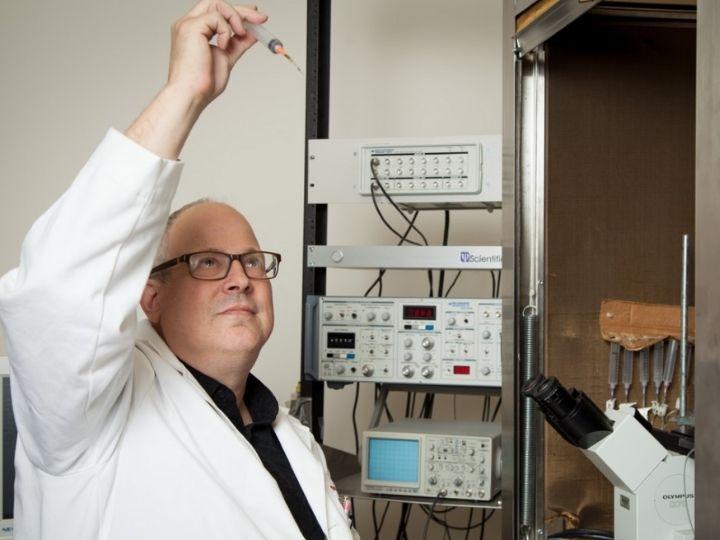 Stuart E. Dryer, University of Houston Moores Professor of biology and biochemistry
