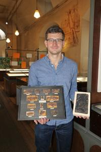 Daniel Falk presents fossils from the Geiseltal collection including a 45 million years old fog and several fish.