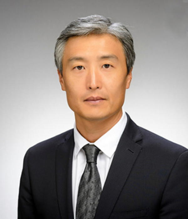 Yong Suk Lee