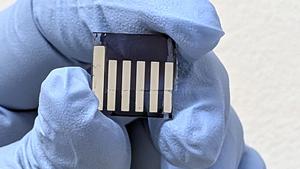 A spectrometer smaller than your thumbnail