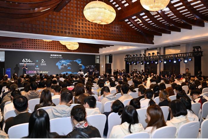 October 23, 2025: Genos was unveiled at the 20th Annual Meeting of the International Conference on Genomics (ICG-20) in Hangzhou.