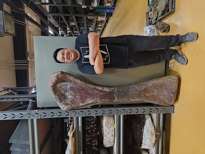Lead researcher with Nagatitan front leg bone