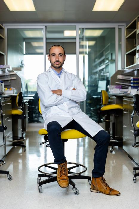 Dr. Miguel Reina-Campos