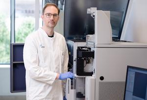 Prof Nicholas Schwab