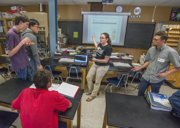 DoseNet Staff Meet with High School Science Club Members