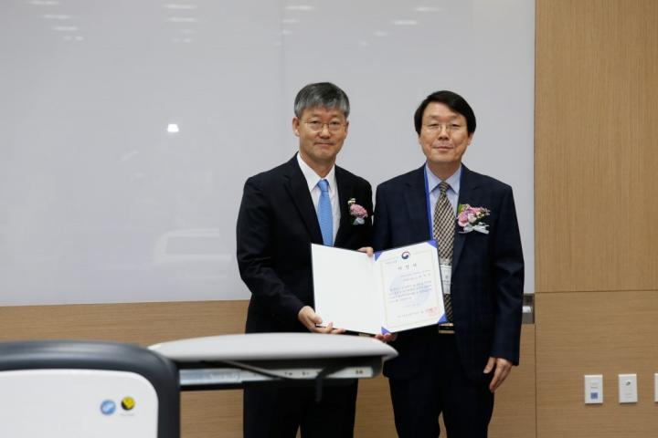 Delivering of a Certificate of SRC Reserach Center