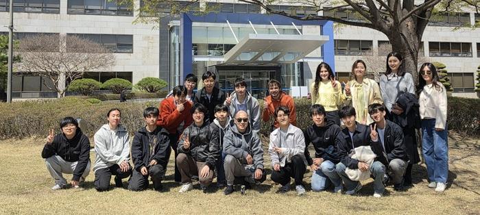 Professor YongKeun Park’s research group at KAIST
