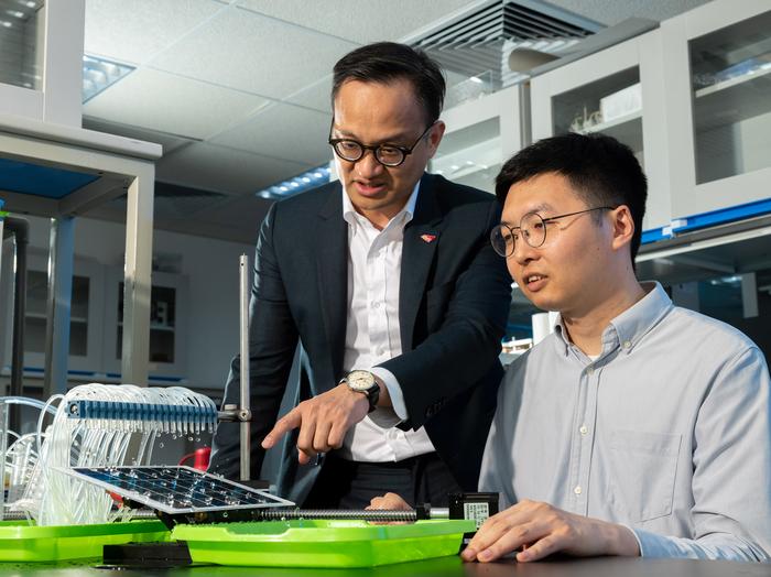 CityUHK has successfully developed a breakthrough technology, called “Liquid Droplet Mops”.
