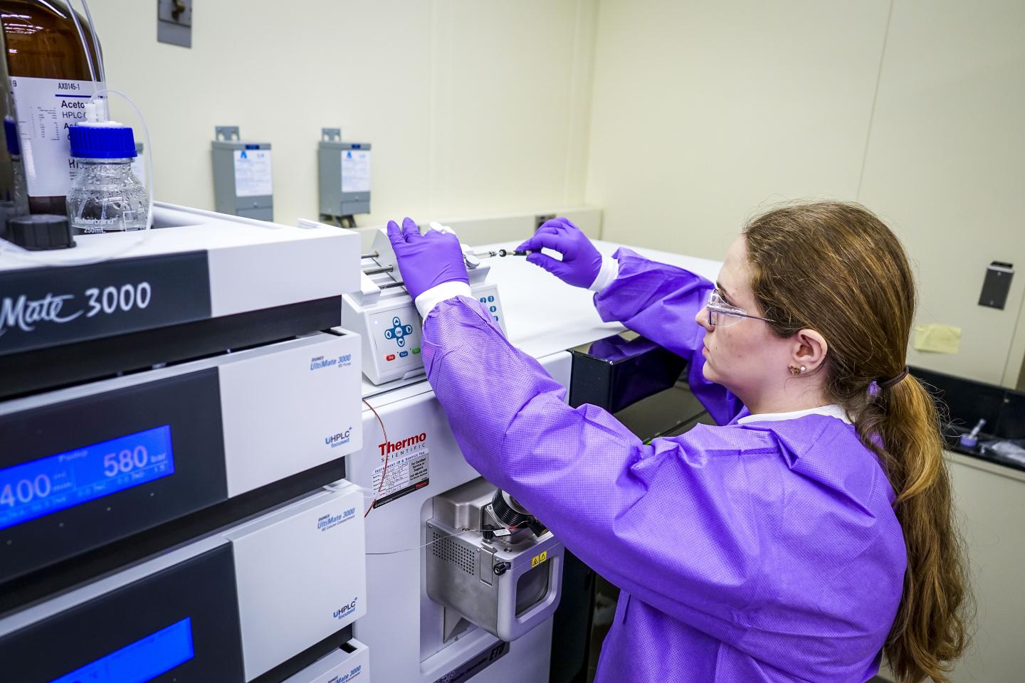 Injecting a Sample into a Mass Spectrometer