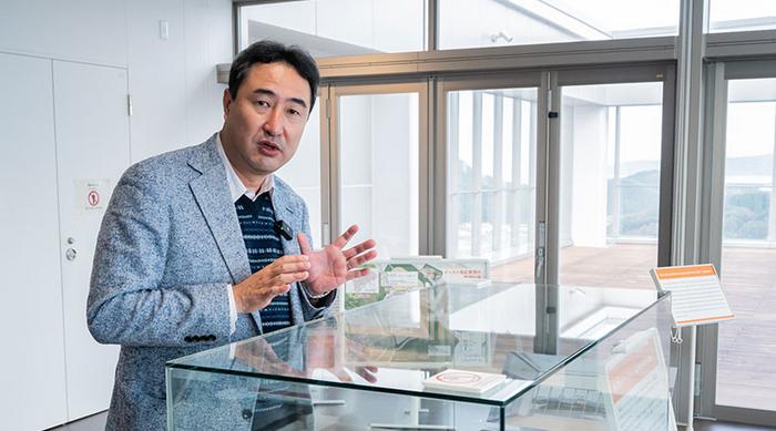Professor Yoshinori Tajiri, Faculty of Social and Cultural Studies