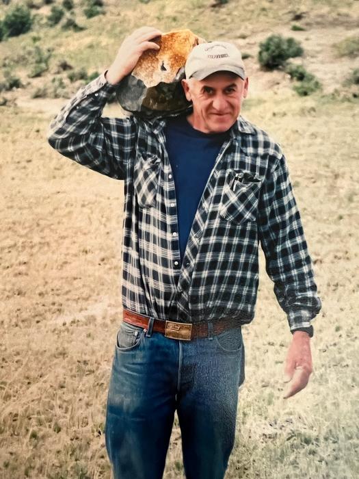 Photos of Cliff Linster, the discoverer of Wyoteuthis linsterorum, hunting for fossils. © Courtesy of the Linster family