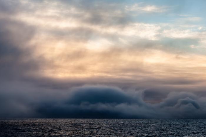 Snapshot - Moments on-board Polarstern. Waves