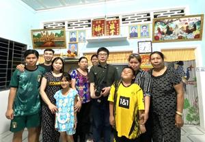 Shimojo and the family he stayed with during his research in Vietnam