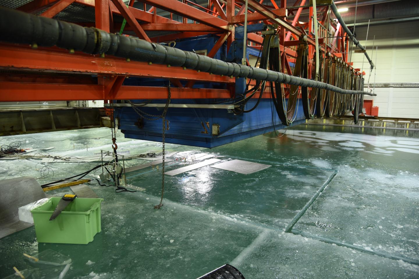 Ice sheet under study at Aalto's Ice Tank