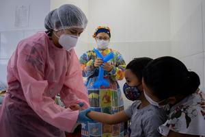 Consumption of ultra-processed foods by children up to one year old favors harmful bacteria in the gut