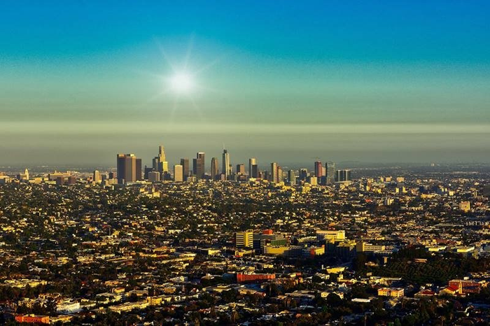How Buildings Contribute to Urban Heating during Heat Waves