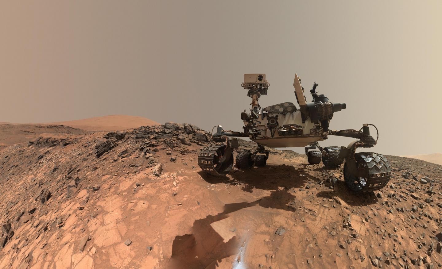 Low CO2 Level in Mars' Primitive Atmosphere