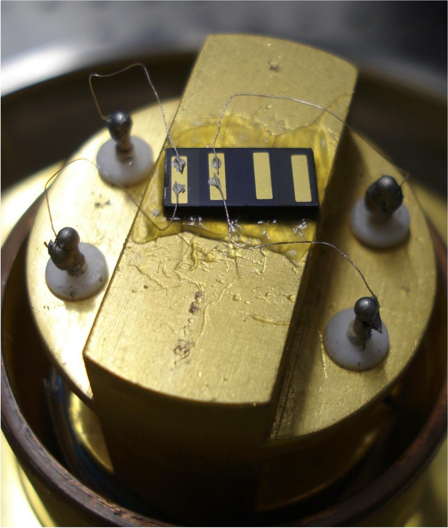 Scientists Lay Foundations for New Type of Solar Cell
