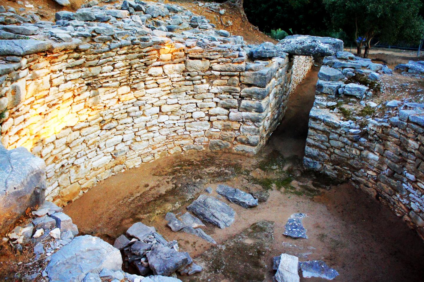 Research Dishes the Dirt on the Demise of a Civilization