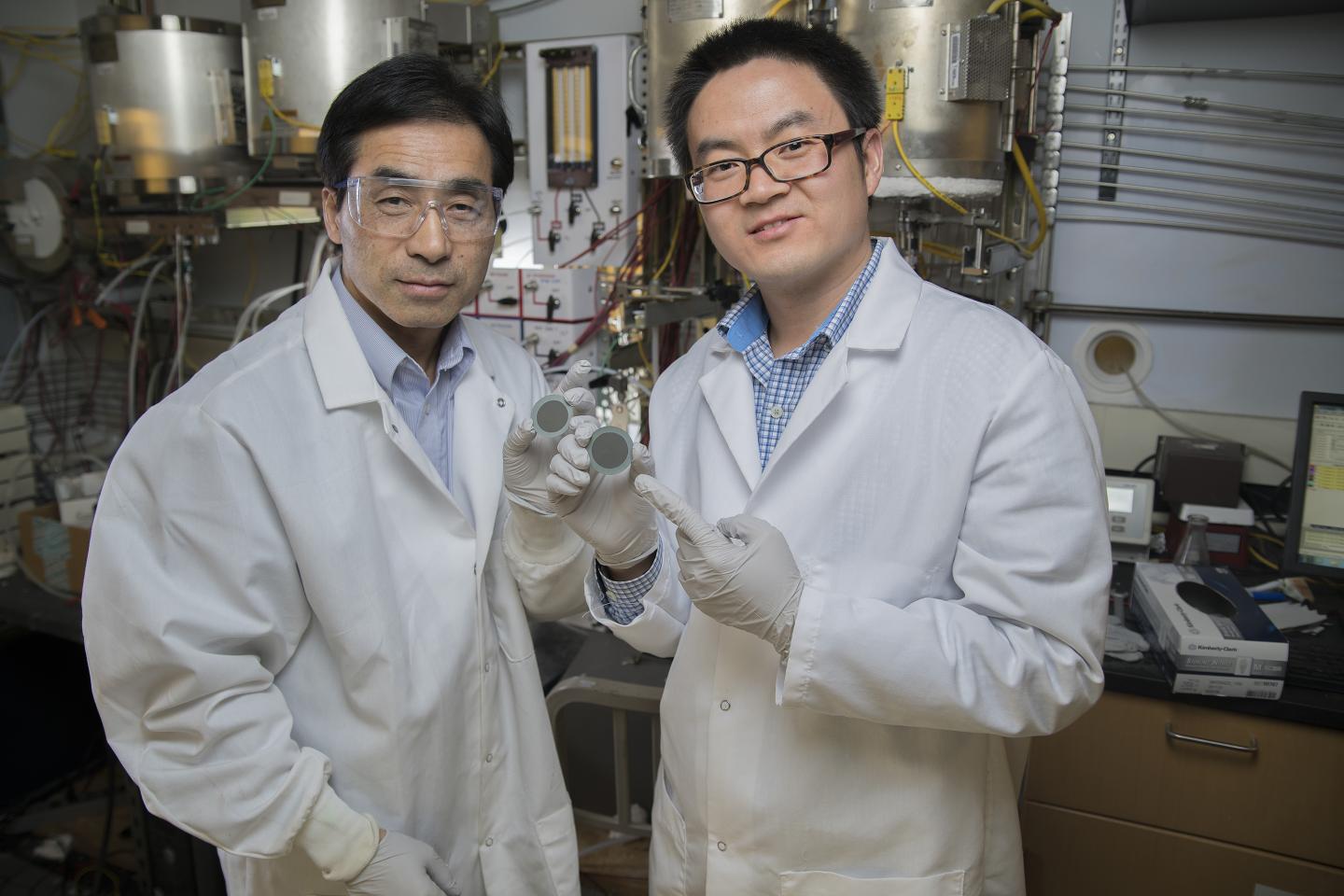 Georgia Tech Chief Researcher Meilin Liu with Researcher Yu Chen