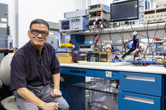 Inverse-synchronized dual-inverter