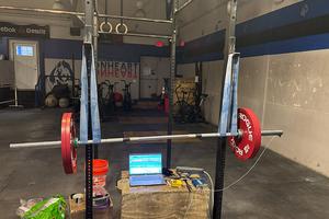 Experimental setup used to determine the vibrations of barbells used in Olympic weightlifting