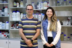 Image of two of the researchers who developed the study