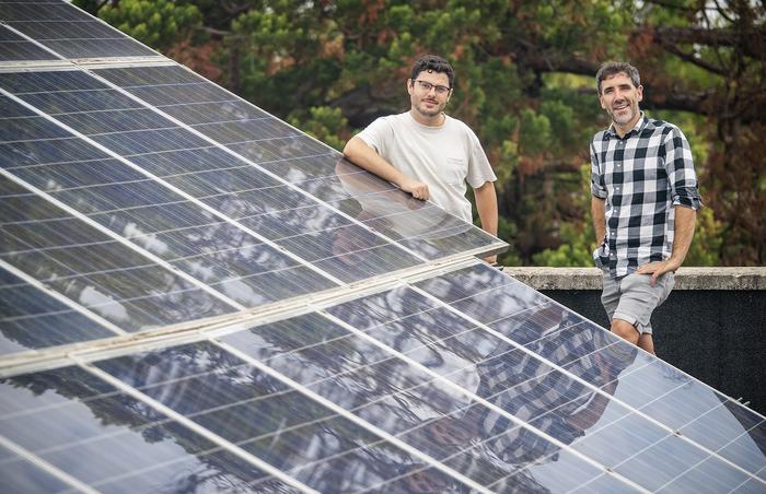 From left to right: Martín Lallana, LAB trade union’s Ecological Transition Officer, and Ortzi Akizu-Gardoki, a lecturer at the EHU School of Engineering in Vitoria-Gasteiz and a member of the LCTG research group.