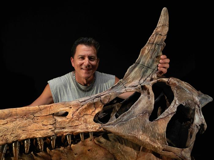 Paul & skull of Spinosaurus mirabilis