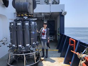 Xin Sun and sampling bottles