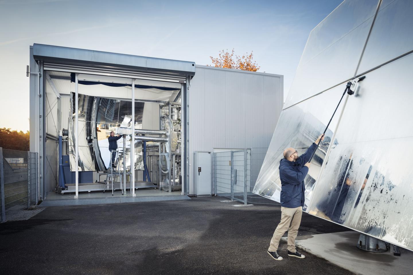 With Liquid Metal Technologies, Efficiency of a Concentrated Solar Power Plant Can Be Enhanced
