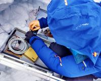 Maintenance on seismometers