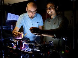 Dr. Frank Vewinger (links) und Kirankumar Karkihalli Umesh