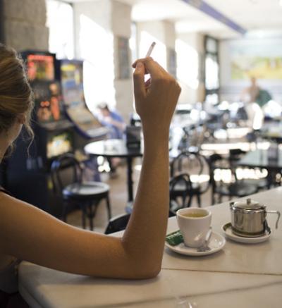 Anti-Smoking Law Helps Waiters to Quit Smoking